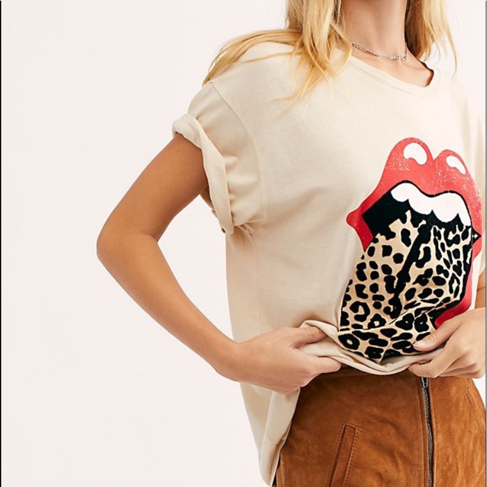 Stones Flocked Leopard Tongue Tee